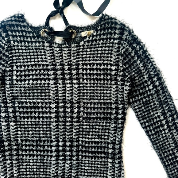 Ava couture fuzzy tie back pullover sweater ❤️ - Picture 2 of 8